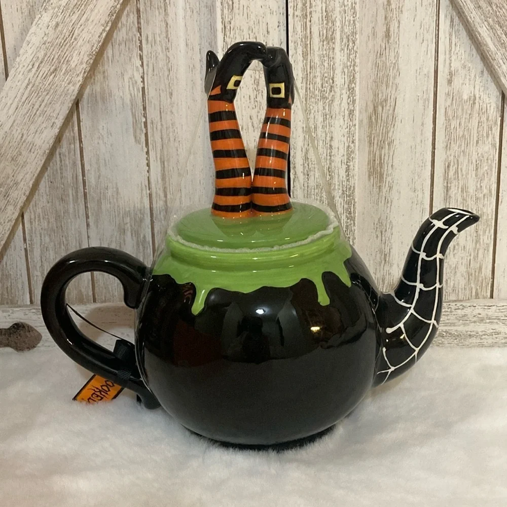 Potter’s Studio Witch’s Feet Teapot